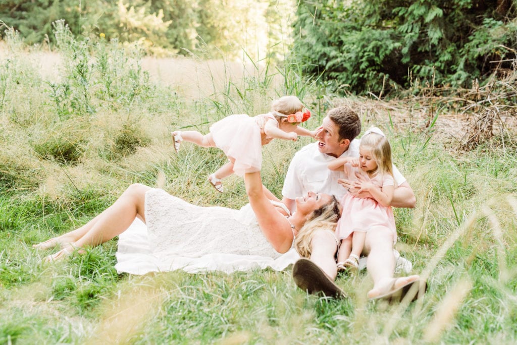 life updates-golden hour photos-siblings-sisters-outdoor photography-dresses-mother daughter-family photos 