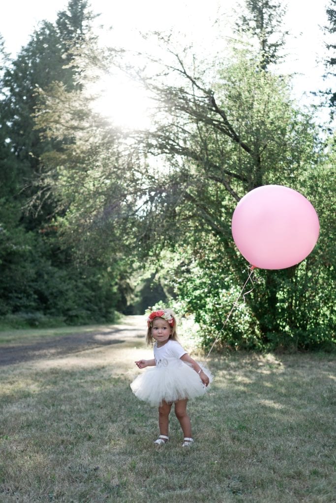 Taking pictures of your toddler outdoors 