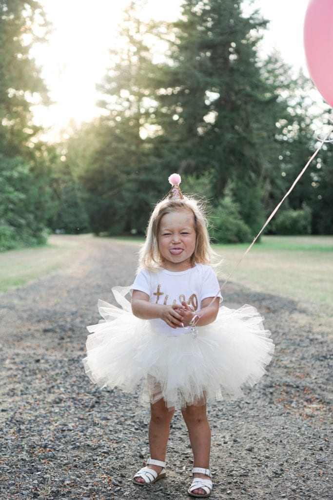 Taking pictures of your toddler outdoors 