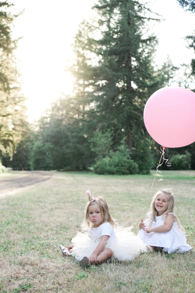 Taking pictures of your toddler outdoors 