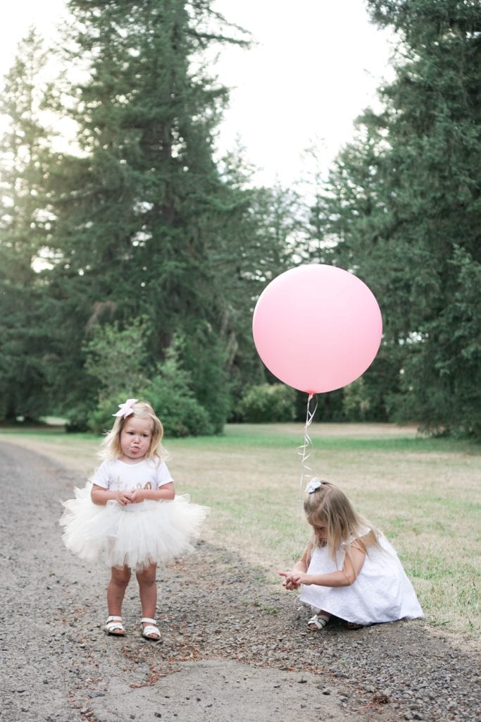 Taking pictures of your toddler outdoors 