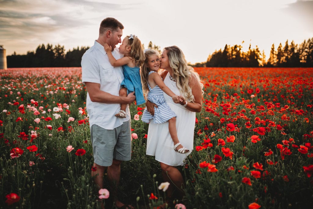 We recently stumbled upon breathtaking poppy fields less than an hour south of Portland Oregon. Check out our sunset photos in the Oregon poppy fields!