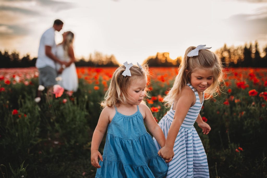 We recently stumbled upon breathtaking poppy fields less than an hour south of Portland Oregon. Check out our sunset photos in the Oregon poppy fields!
