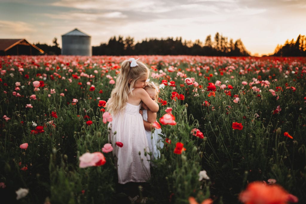 We recently stumbled upon breathtaking poppy fields less than an hour south of Portland Oregon. Check out our sunset photos in the Oregon poppy fields!