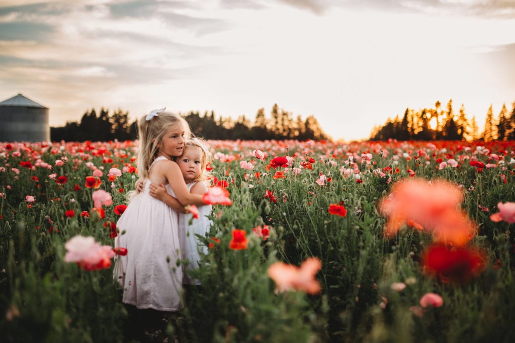 We recently stumbled upon breathtaking poppy fields less than an hour south of Portland Oregon. Check out our sunset photos in the Oregon poppy fields!