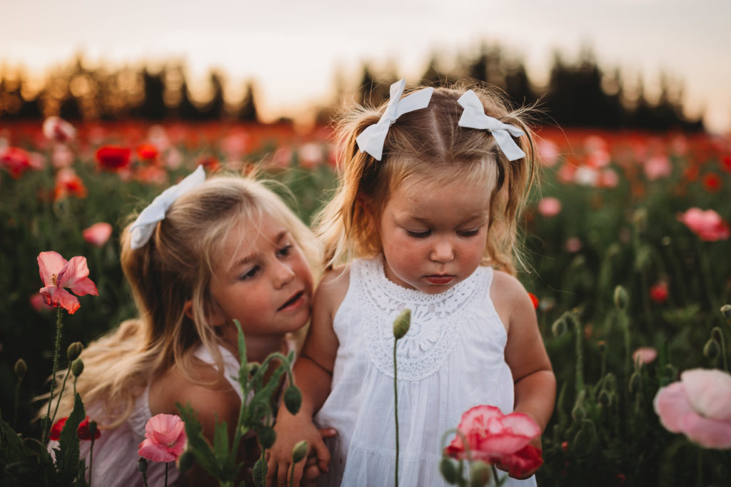 We recently stumbled upon breathtaking poppy fields less than an hour south of Portland Oregon. Check out our sunset photos in the Oregon poppy fields!