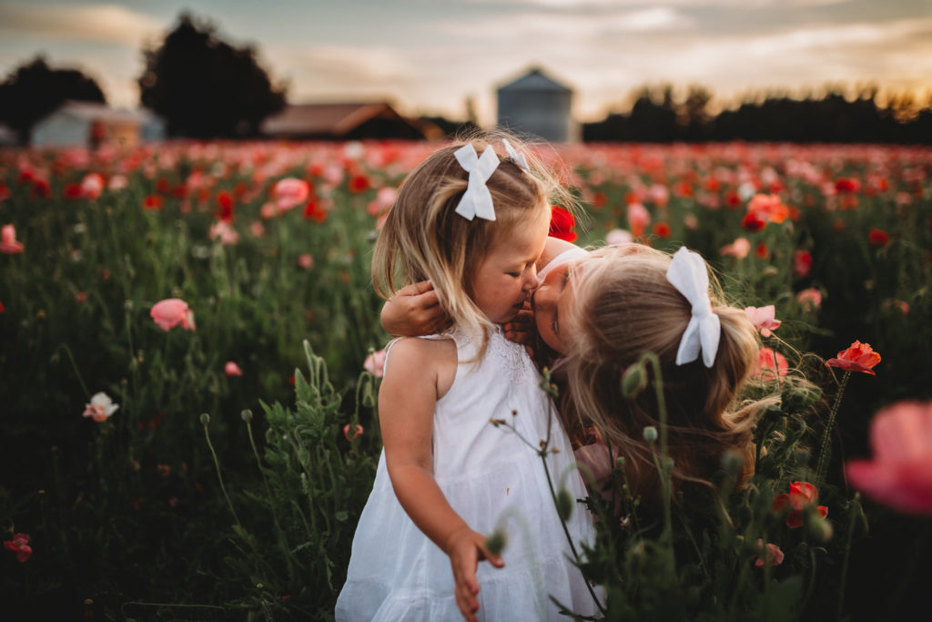 We recently stumbled upon breathtaking poppy fields less than an hour south of Portland Oregon. Check out our sunset photos in the Oregon poppy fields!