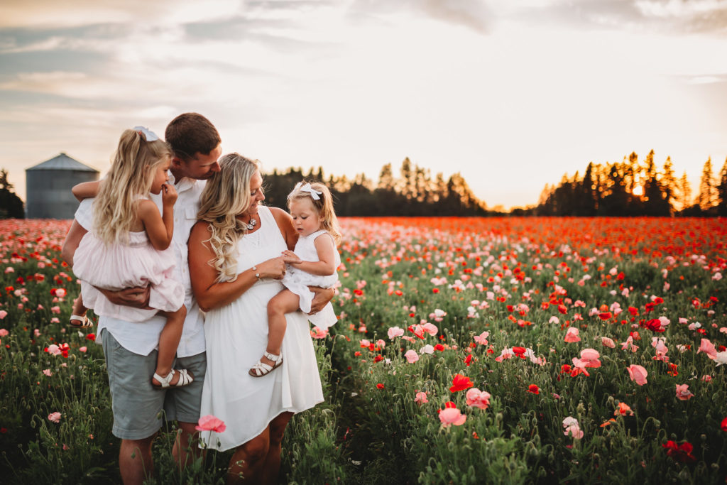 We recently stumbled upon breathtaking poppy fields less than an hour south of Portland Oregon. Check out our sunset photos in the Oregon poppy fields!