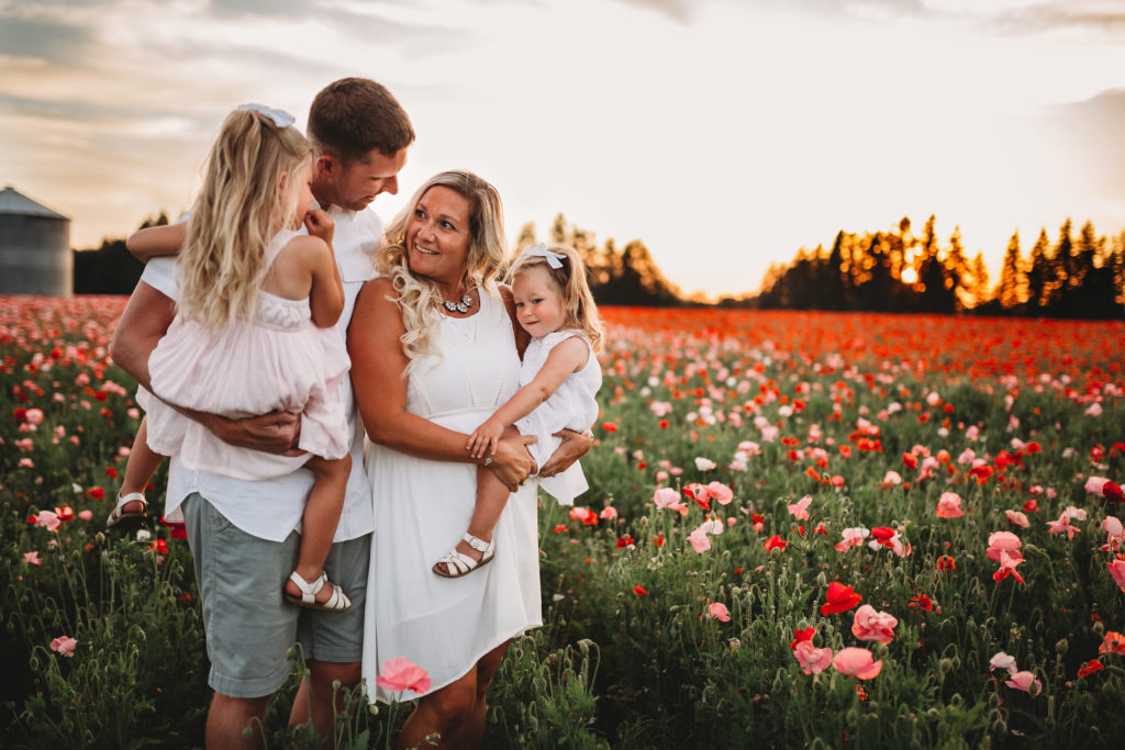 We recently stumbled upon breathtaking poppy fields less than an hour south of Portland Oregon. Check out our sunset photos in the Oregon poppy fields!
