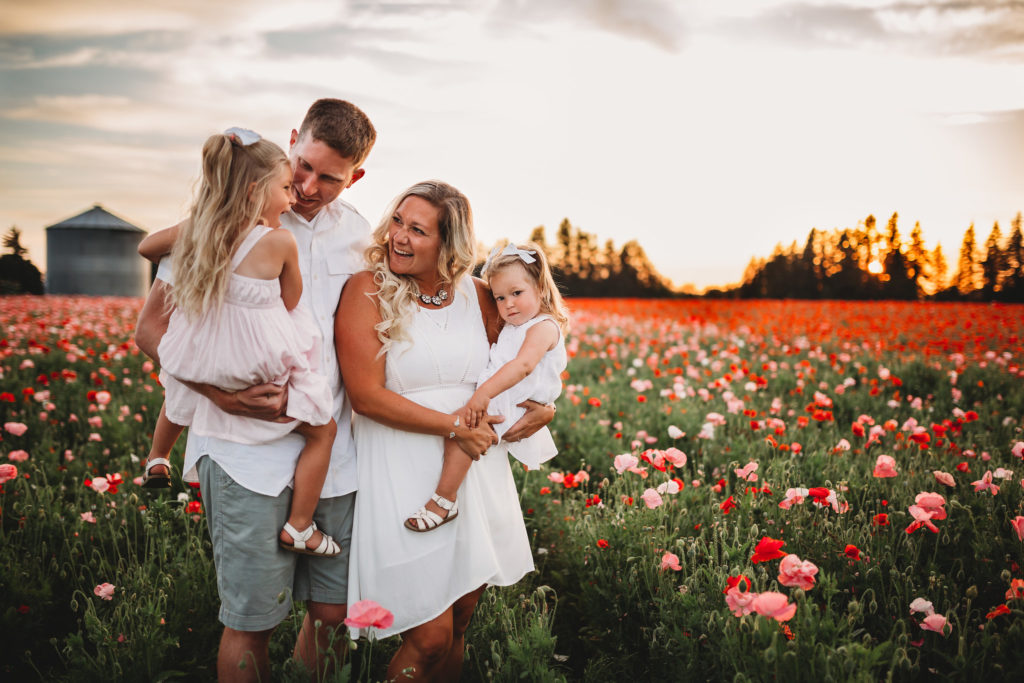 We recently stumbled upon breathtaking poppy fields less than an hour south of Portland Oregon. Check out our sunset photos in the Oregon poppy fields!