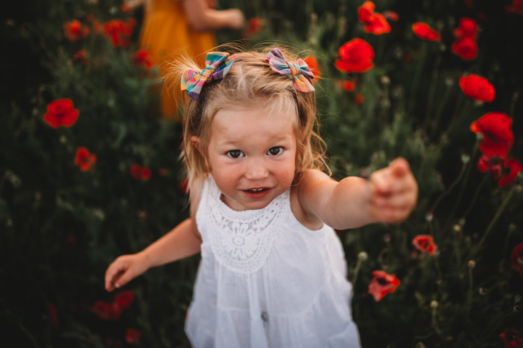 We recently stumbled upon breathtaking poppy fields less than an hour south of Portland Oregon. Check out our sunset photos in the Oregon poppy fields!