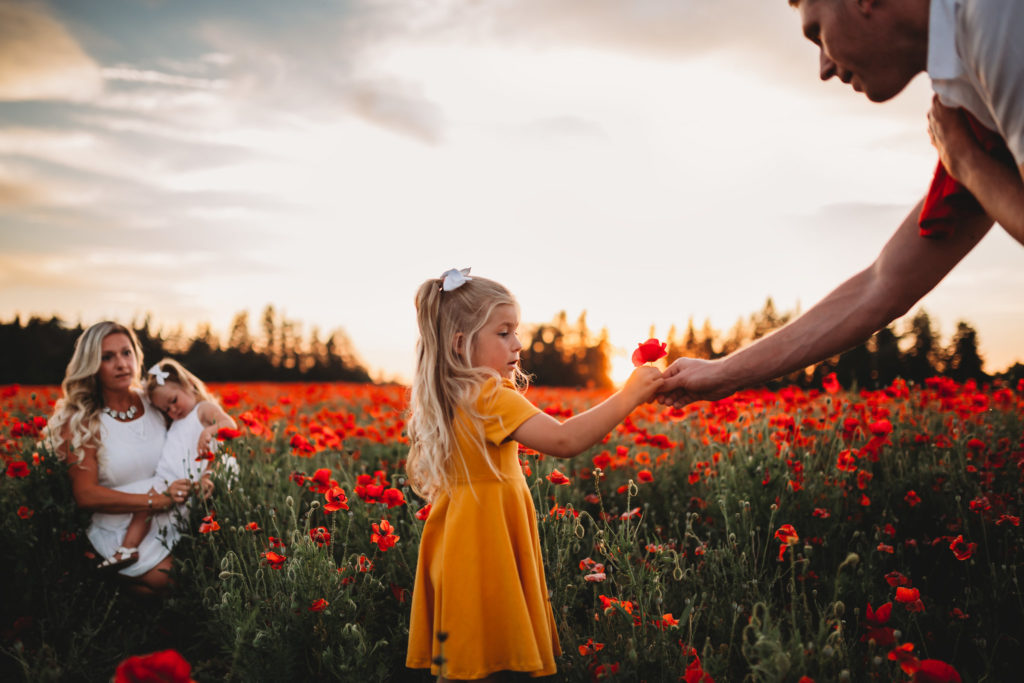 We recently stumbled upon breathtaking poppy fields less than an hour south of Portland Oregon. Check out our sunset photos in the Oregon poppy fields!