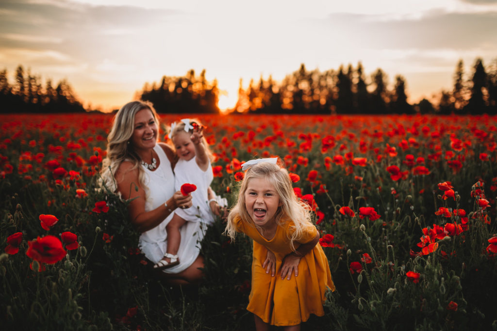 We recently stumbled upon breathtaking poppy fields less than an hour south of Portland Oregon. Check out our sunset photos in the Oregon poppy fields!