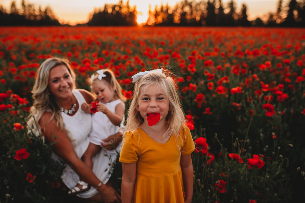 We recently stumbled upon breathtaking poppy fields less than an hour south of Portland Oregon. Check out our sunset photos in the Oregon poppy fields!
