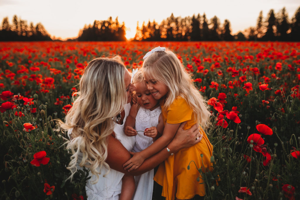 We recently stumbled upon breathtaking poppy fields less than an hour south of Portland Oregon. Check out our sunset photos in the Oregon poppy fields!