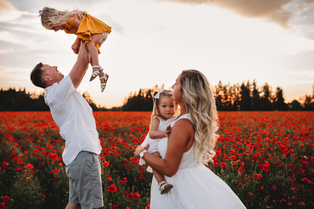 We recently stumbled upon breathtaking poppy fields less than an hour south of Portland Oregon. Check out our sunset photos in the Oregon poppy fields!