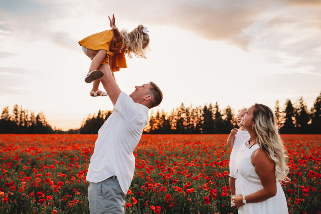 We recently stumbled upon breathtaking poppy fields less than an hour south of Portland Oregon. Check out our sunset photos in the Oregon poppy fields!