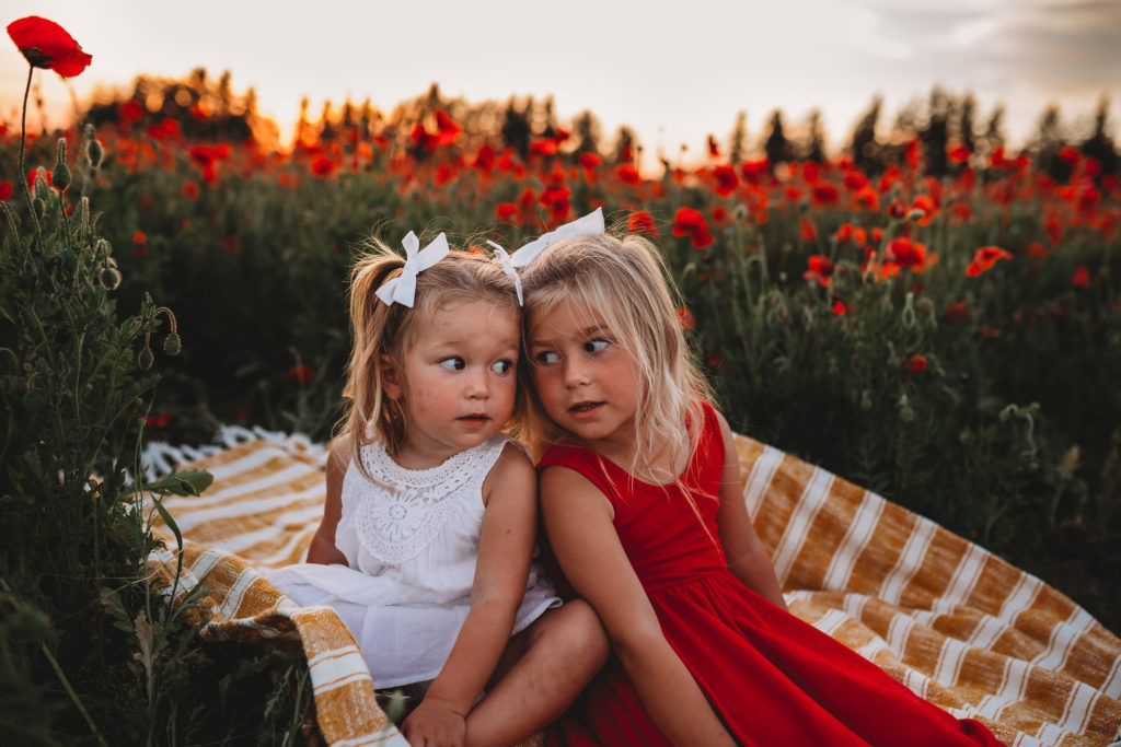 We recently stumbled upon breathtaking poppy fields less than an hour south of Portland Oregon. Check out our sunset photos in the Oregon poppy fields!