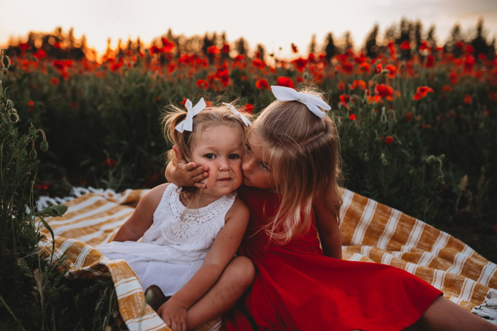 We recently stumbled upon breathtaking poppy fields less than an hour south of Portland Oregon. Check out our sunset photos in the Oregon poppy fields!
