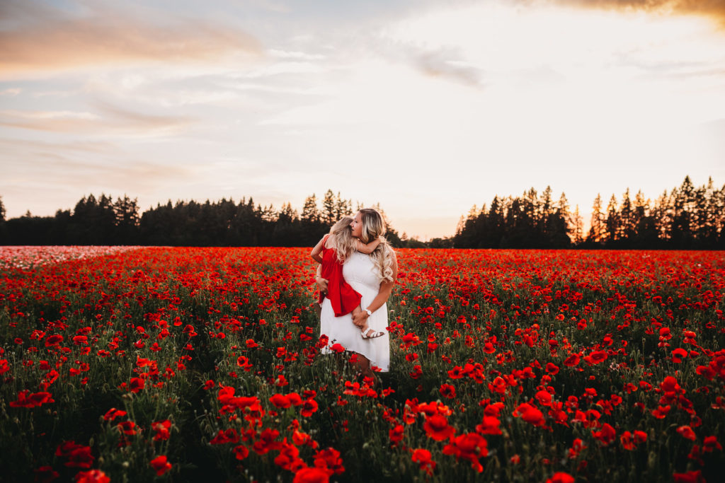 We recently stumbled upon breathtaking poppy fields less than an hour south of Portland Oregon. Check out our sunset photos in the Oregon poppy fields!