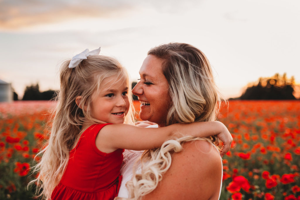 We recently stumbled upon breathtaking poppy fields less than an hour south of Portland Oregon. Check out our sunset photos in the Oregon poppy fields!