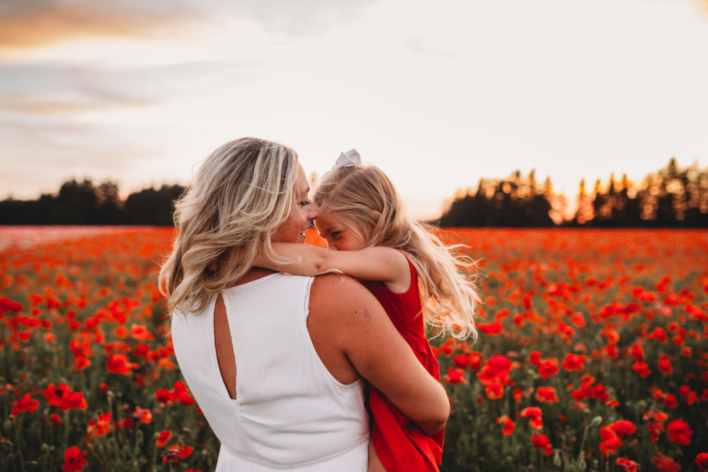 We recently stumbled upon breathtaking poppy fields less than an hour south of Portland Oregon. Check out our sunset photos in the Oregon poppy fields!