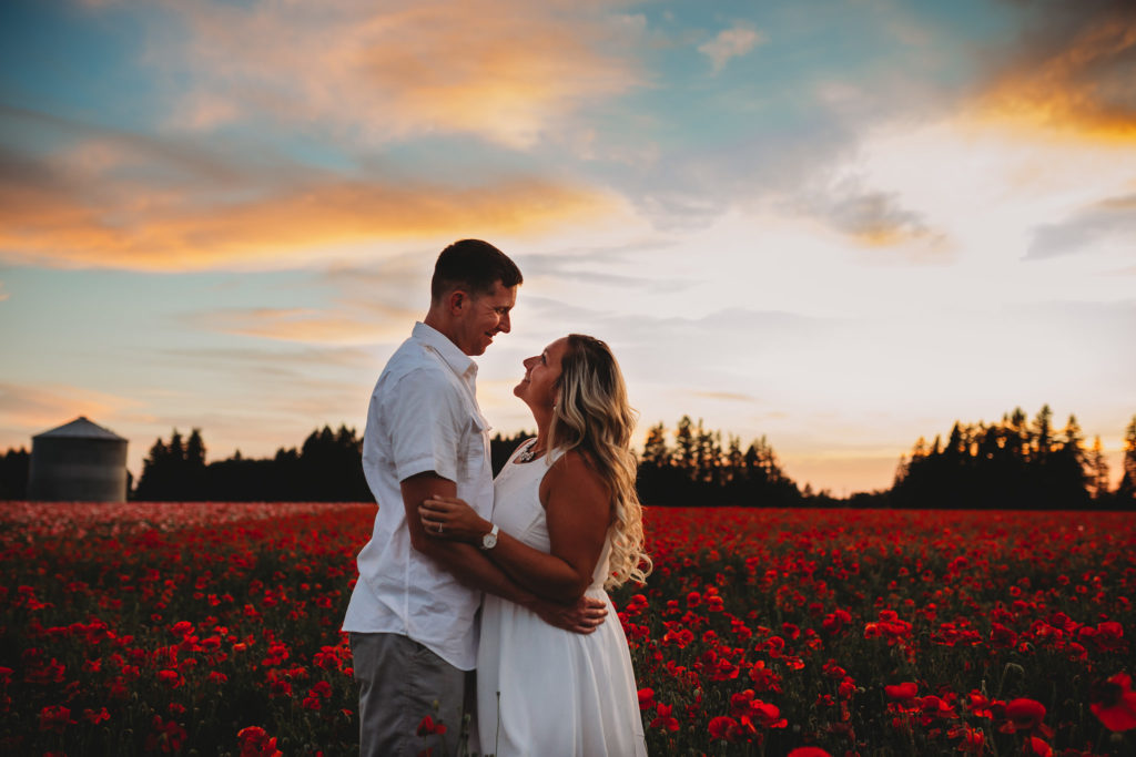 We recently stumbled upon breathtaking poppy fields less than an hour south of Portland Oregon. Check out our sunset photos in the Oregon poppy fields!