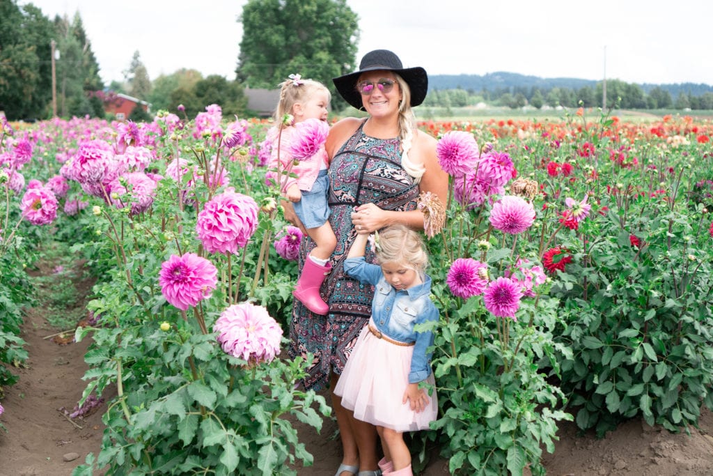 Visiting the Dahlia flower fields in Oregon - Swan Island Dahlias 