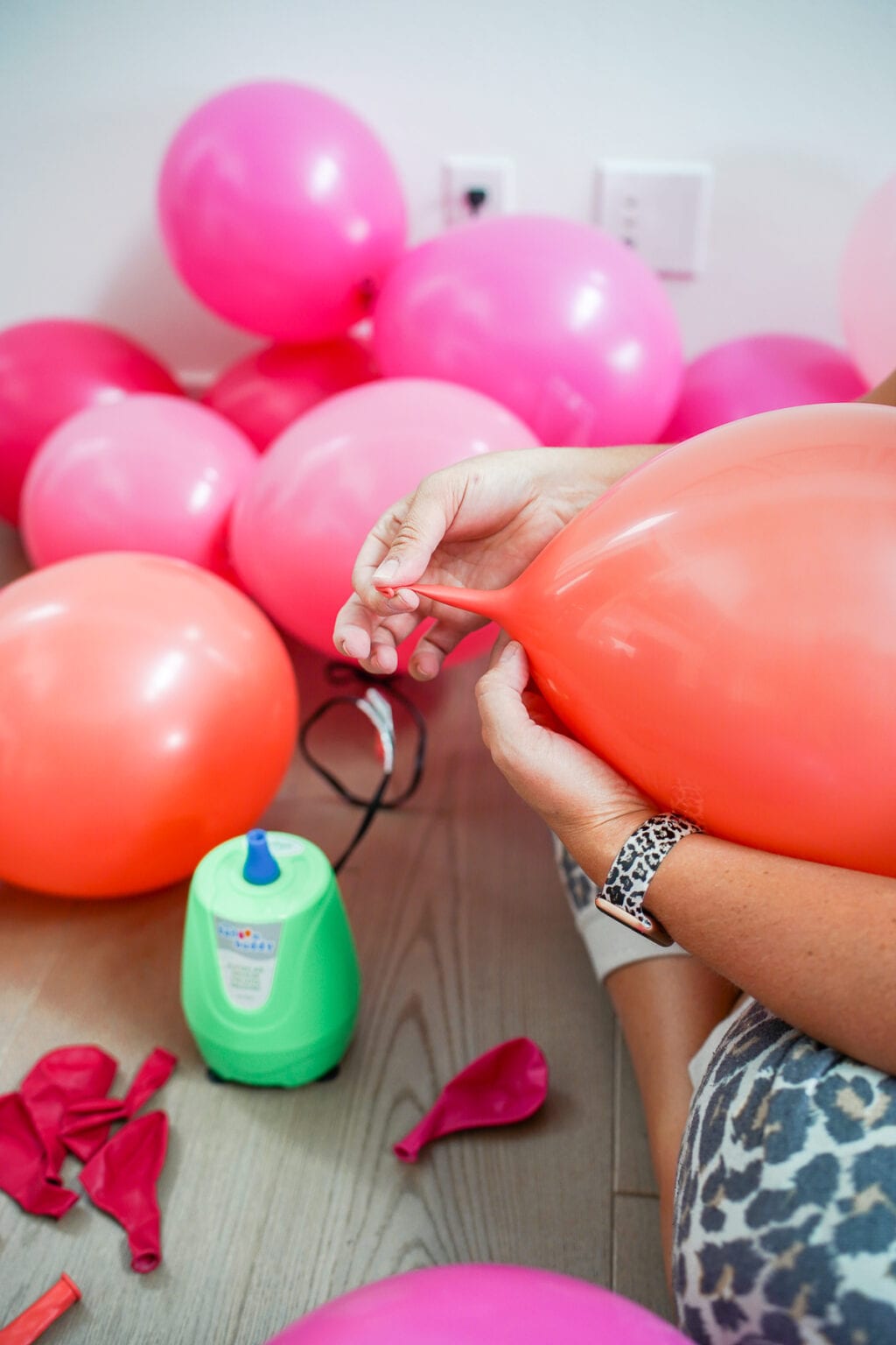 How to Make the Easiest Balloon Garland Ever! Easy Balloon Garland DIY Tutorial