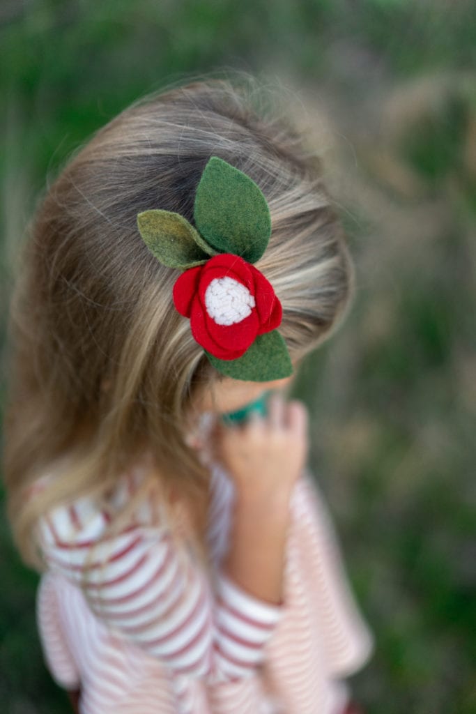 comfortable holiday outfit ideas for sisters, christmas tree photos, little girls fashion