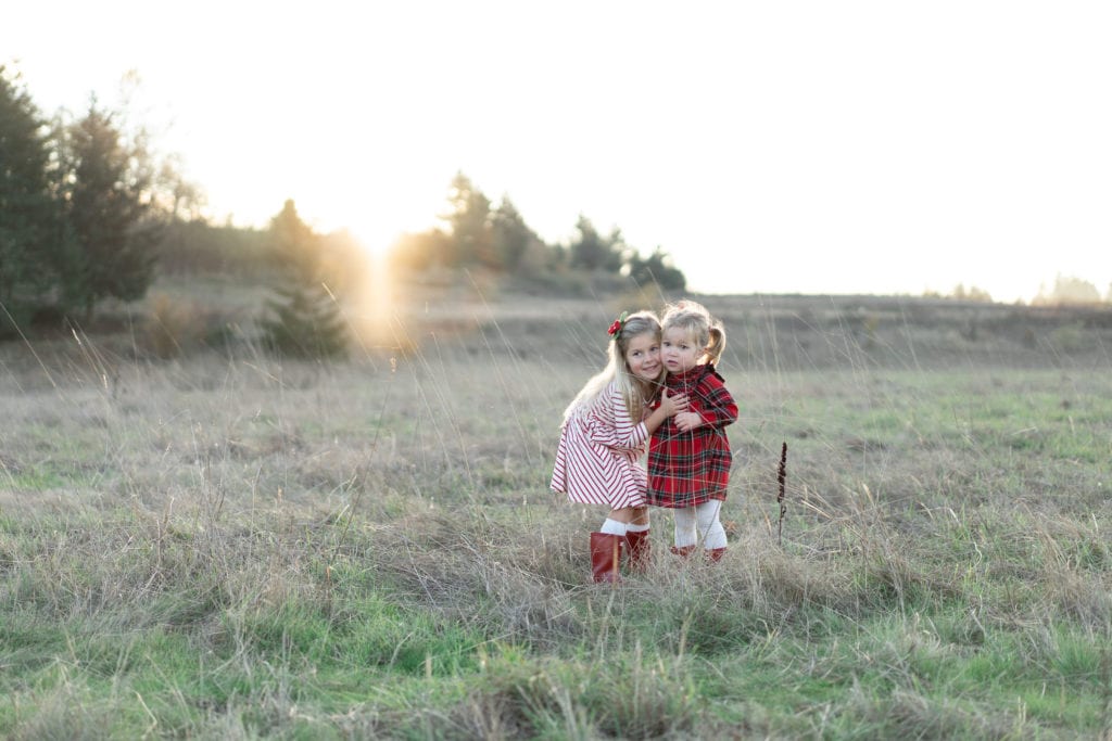 comfortable holiday outfit ideas for sisters, christmas tree photos, little girls fashion