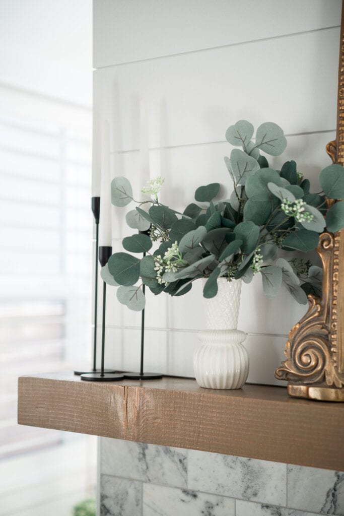 Neutral Mantle Decor