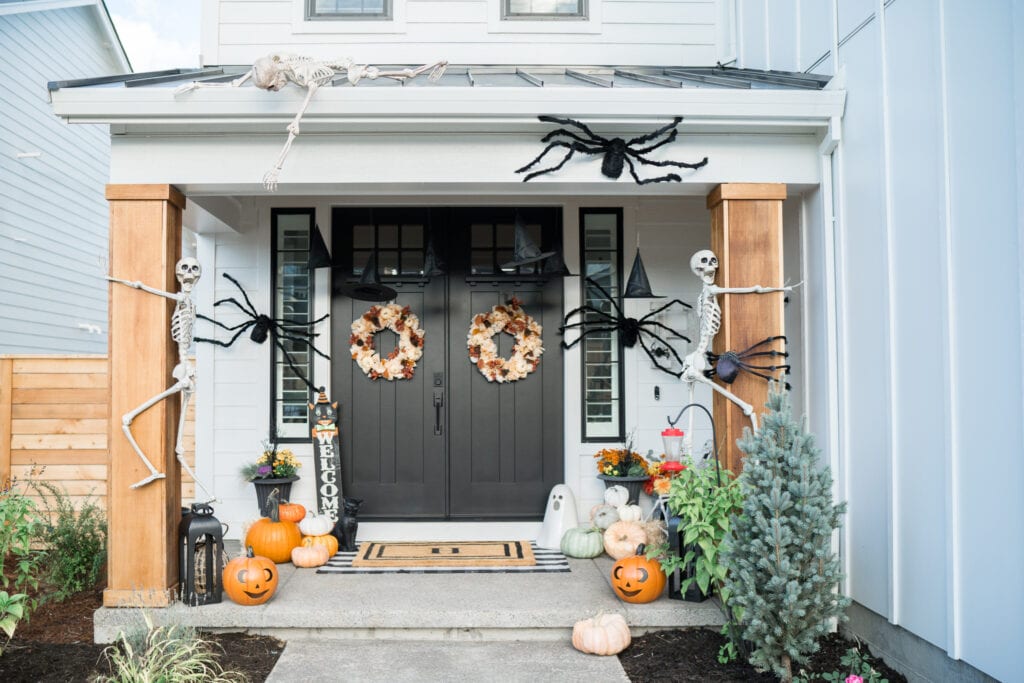 Seriously Easy Outdoor Halloween Decor Ideas - How to Decorate Your Porch for Halloween