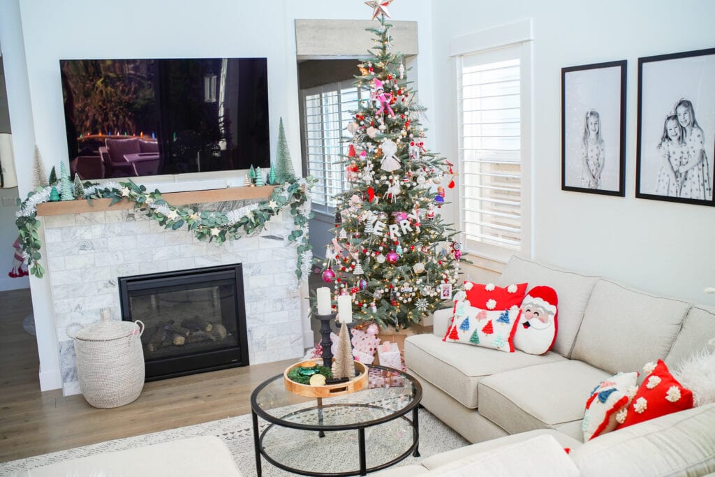 Indoor and Outdoor Christmas Decor Ideas - Christmas Home Tour!