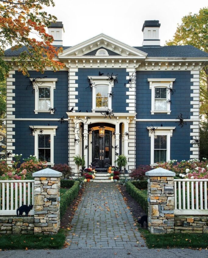 How To Hang Giant Halloween Spiders on Your House!