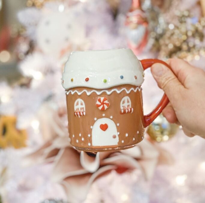 Christmas mugs and Christmas decor