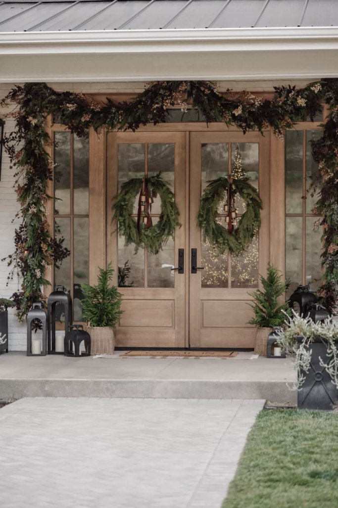 Over 25 Front Porch Christmas Decor Ideas You Will Love!