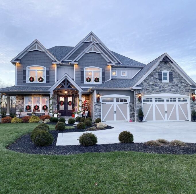 Over 25 Front Porch Christmas Decor Ideas You Will Love!