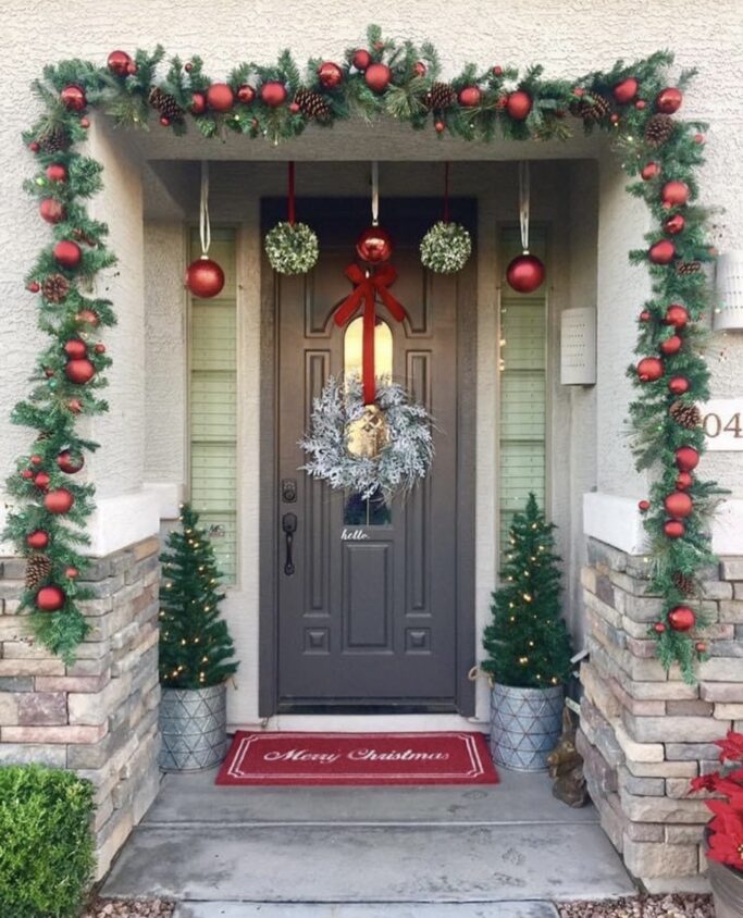 Over 25 Front Porch Christmas Decor Ideas You Will Love!