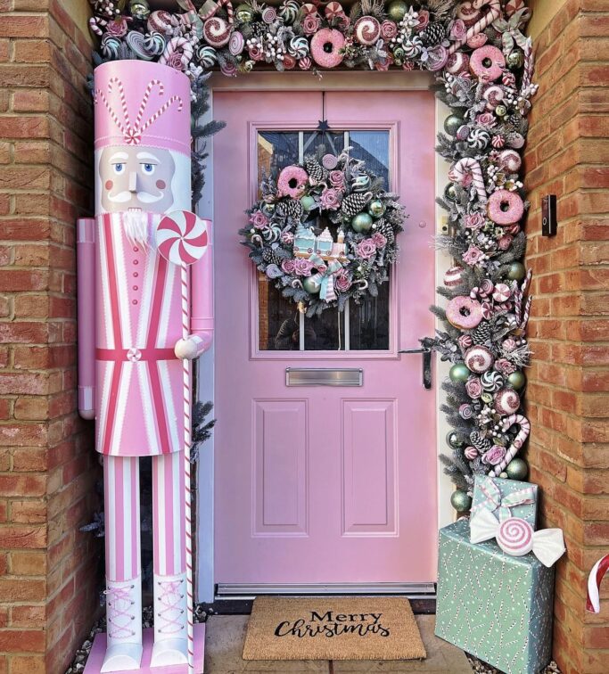 Over 25 Front Porch Christmas Decor Ideas You Will Love!