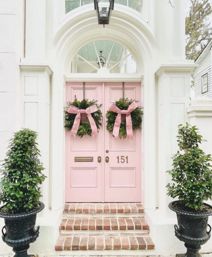 Over 25 Front Porch Christmas Decor Ideas You Will Love!