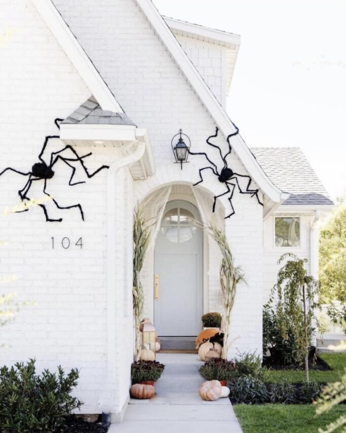 How To Hang Giant Halloween Spiders on Your House!
