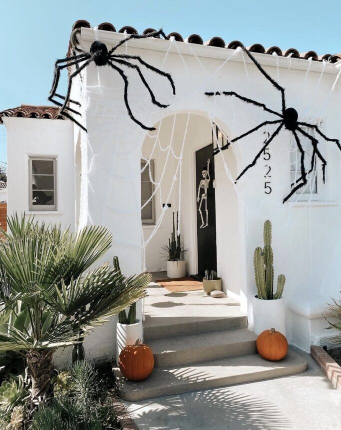 How To Hang Giant Halloween Spiders on Your House!