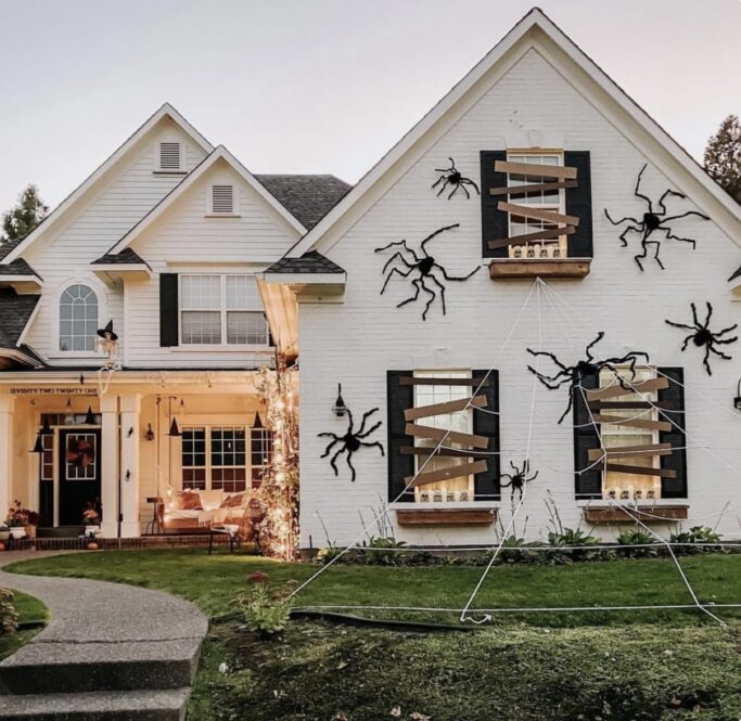 How To Hang Giant Halloween Spiders on Your House!