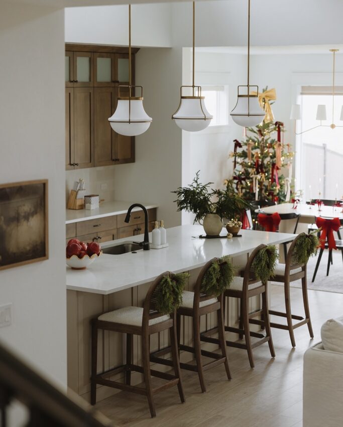 Christmas Kitchen Island Centerpiece Decor Ideas for 2025