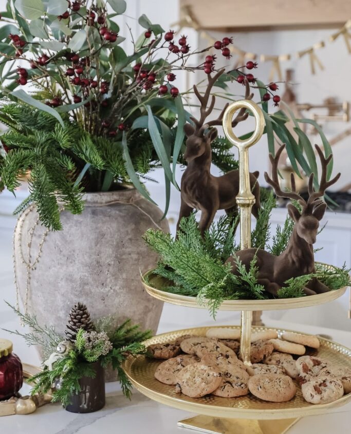 Christmas Kitchen Island Centerpiece Decor Ideas for 2025