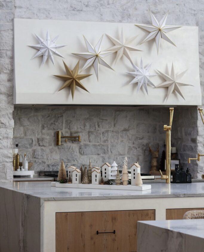 Christmas Kitchen Island Centerpiece Decor Ideas for 2025