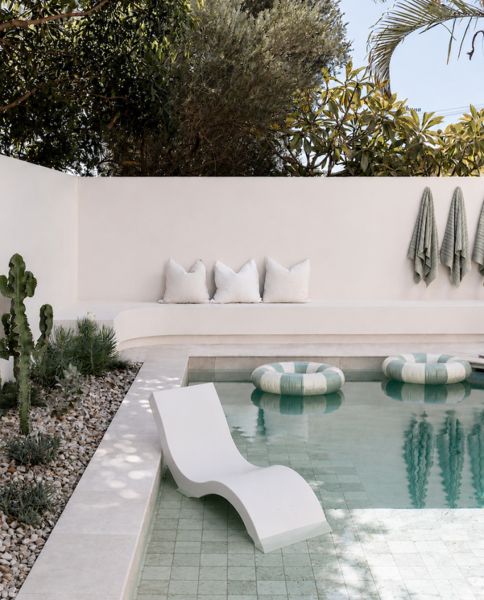 How to Choose the Right Ledge Lounger for Your Sun Shelf Depth
