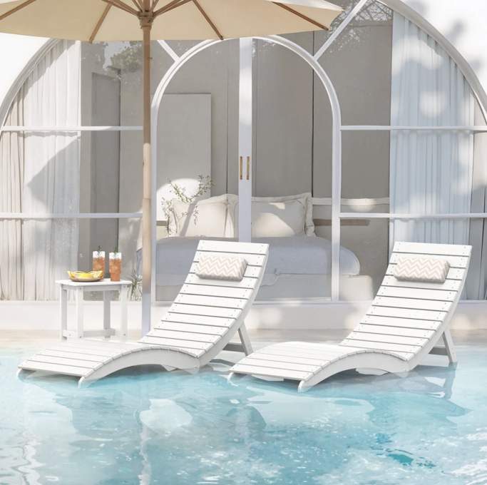 Read my honest AquaCurve review, including the Michelle pool loungers, pricing, comfort, and my exclusive 10% off discount code CHE10!