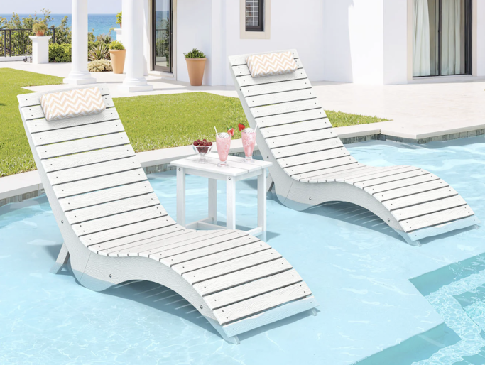 Read my honest AquaCurve review, including the Michelle pool loungers, pricing, comfort, and my exclusive 10% off discount code CHE10!